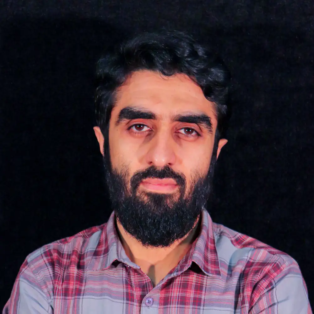 محمد امین دستکار | کارگردان نمایش ۲۰۲۷ نقطه سر خط | تئاتر ریّان