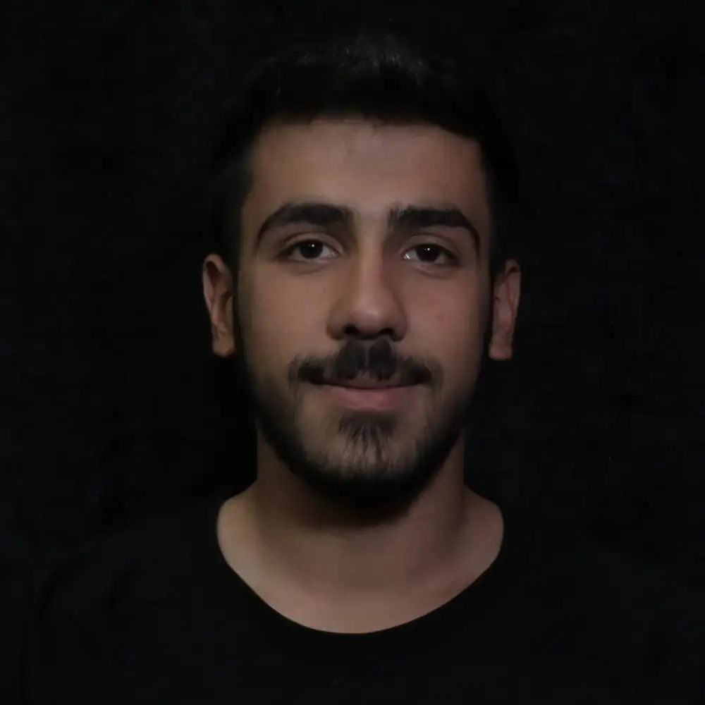 امیرحسین حیدری | بازیگر فرم نمایش قلب نامیرا | تئاتر ریّان