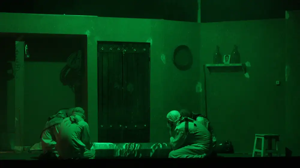 گالری نمایش حرامیان در احرام ۱۳۹۷ — عکس 5 از 8 | گزارش تصویری تئاتر ریّان